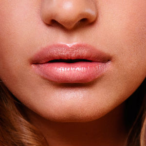 Saiba as diferentes técnicas para conseguir lábios maiores