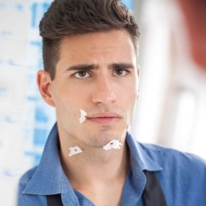 COMO CUIDAR DE UM CORTE NO ROSTO?