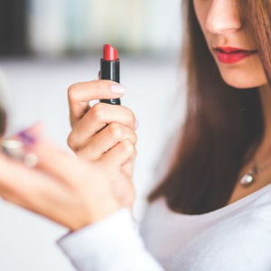 USO DE COSMÉTICOS TRAZ BENEFÍCIOS PARA PROTEÇÃO DA PELE - Site Plena Mulher