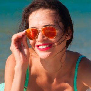PARTIU PRAIA! É VERDADE QUE A ÁGUA DO MAR AJUDA NO TRATAMENTO DA ACNE? - Site Cuidados pela Vida